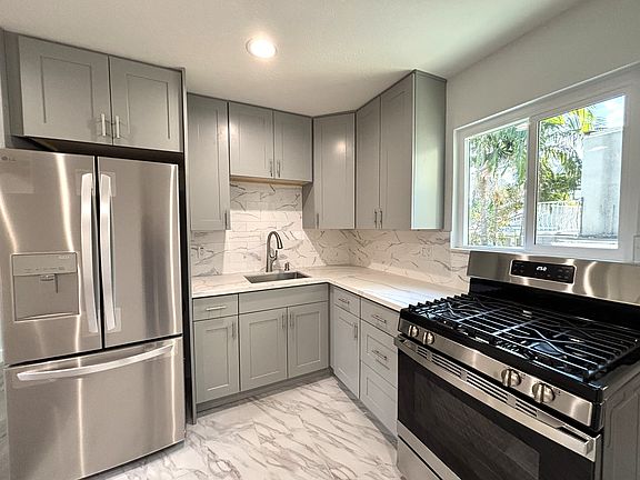 3rd image of 1554 1/2 N Dominion Ave