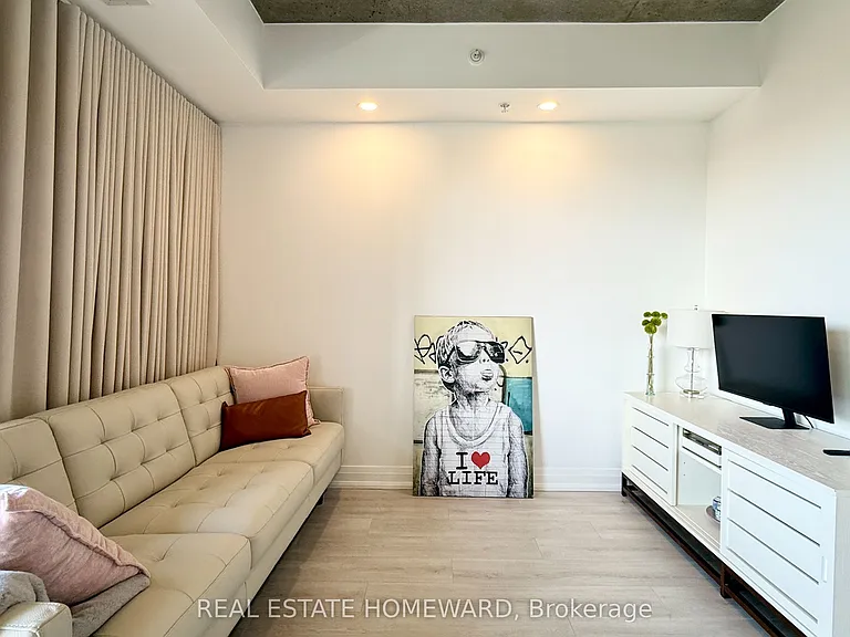 32 Camden St #706 — Photo 3