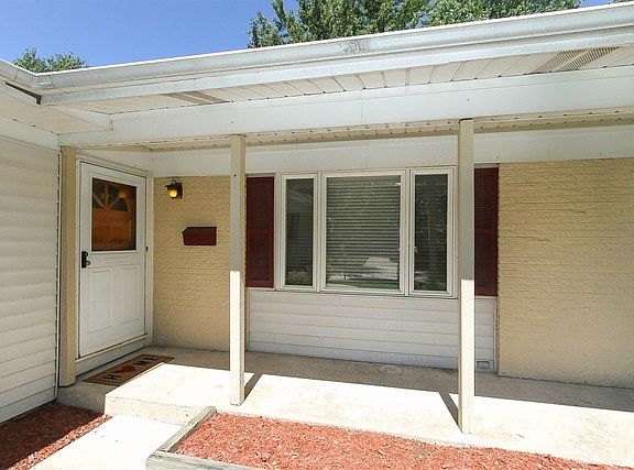 2nd image of 1114 Duxbury Ln