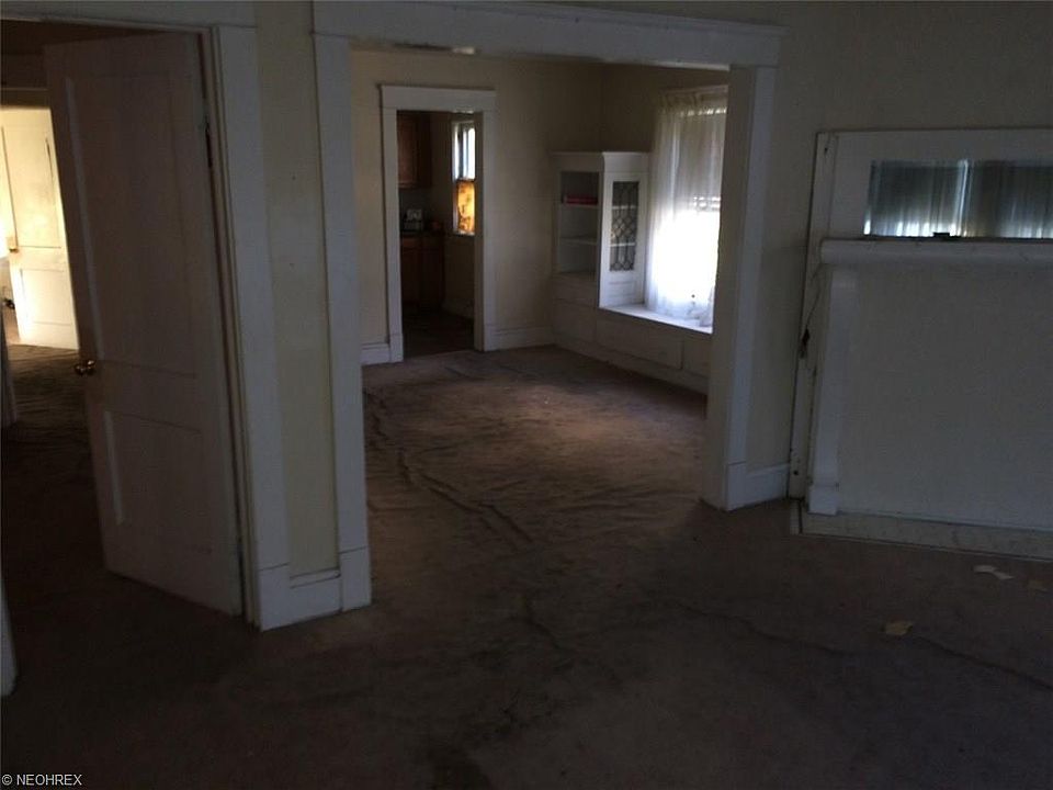 2nd image of 2062 Noble Rd