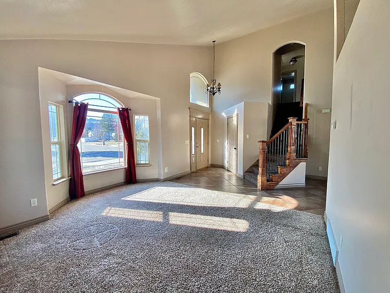 2410 E View Dr — Photo 3