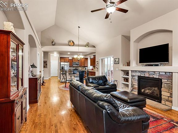 5th image of 1634 Nellie Ln