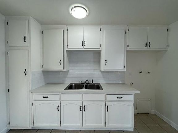 3rd image of 6062 Gifford Ave #B
