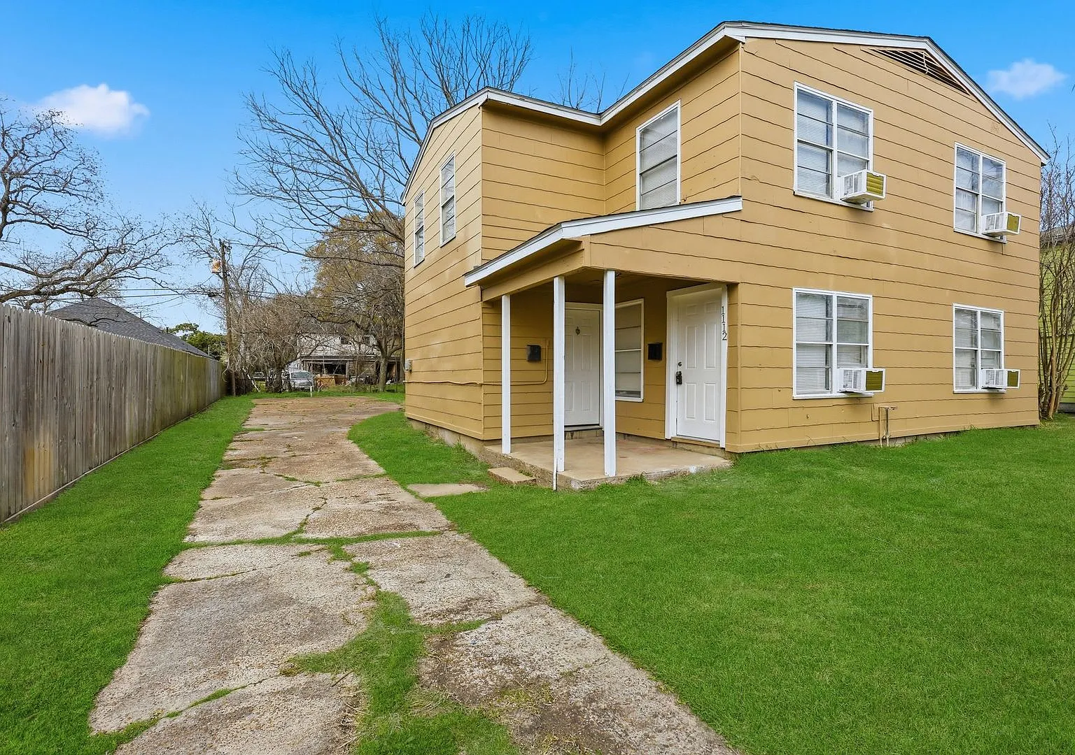 Spacious & Newly Updated! *Move in Special * Apply Today! — Photo 2