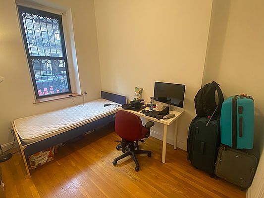 3rd image of 211 W 108th St APT 1