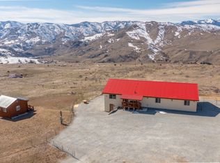 50 Barn Dance Dr, Pateros, WA 98846