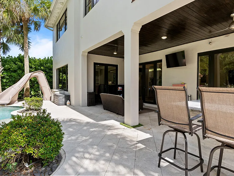 9521 Eden Mnr — Photo 44