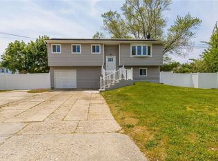 36 Millay Ln, Bay Shore, NY 11706