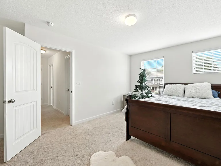 5497 Mercier St — Photo 30