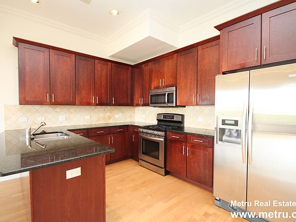 3rd image of 4651 N Greenview Ave APT 401