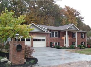 234 Brookhaven Dr, Nitro, WV