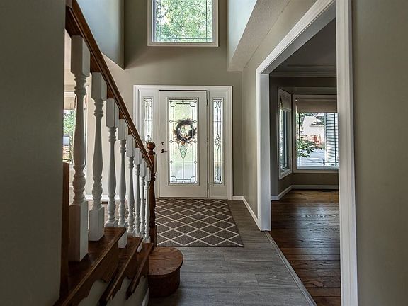 3rd image of 7681 Barbara Ct