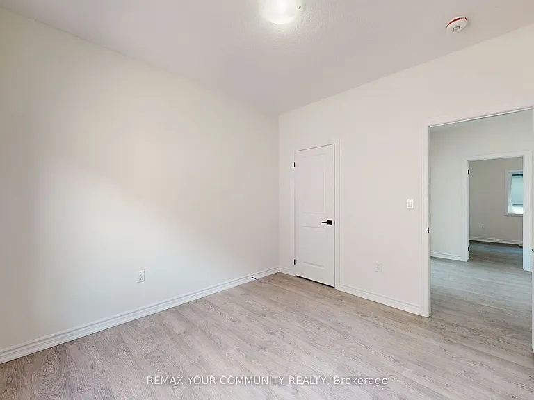 105 Halldorson Ave — Photo 29