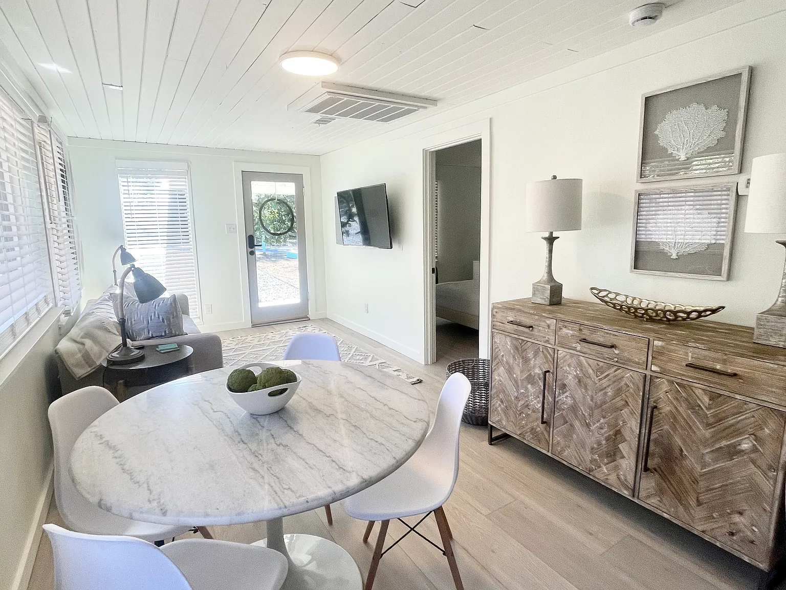 2 bed, 1070 sqft, $1,900 — Photo 3