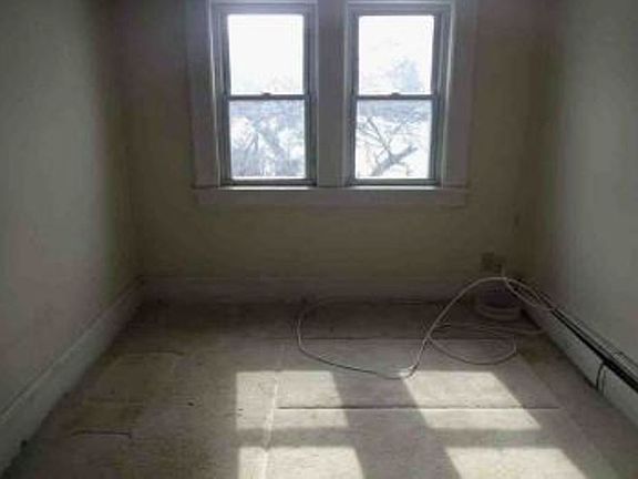 4th image of 309 Girard Ave