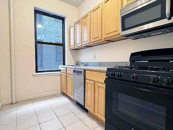 3rd image of 408 W 130th St APT 40