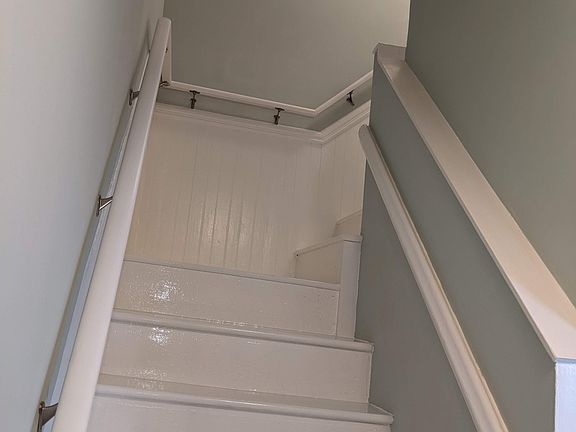 5th image of 256 Cedar St