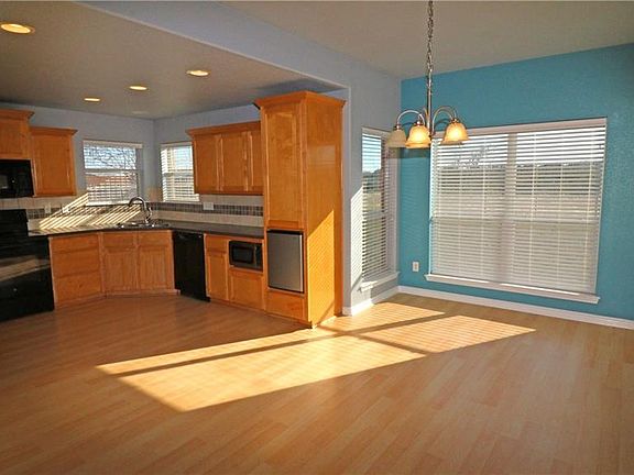 4th image of 2407 Lindsey Dr