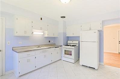 5th image of 2247 Belleview Ave