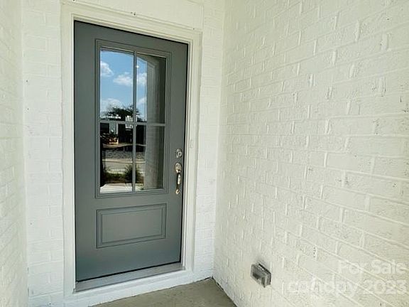 3rd image of 6033 Mariemont Cir #203