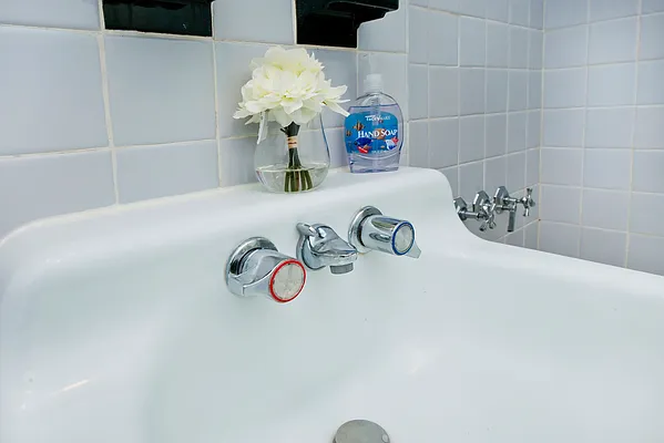 Rented by Manhattan Apartment Organization | media 47