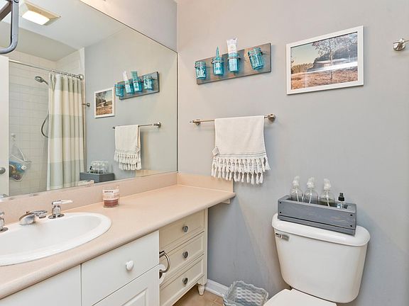 5th image of 1350 W Fullerton Ave #2