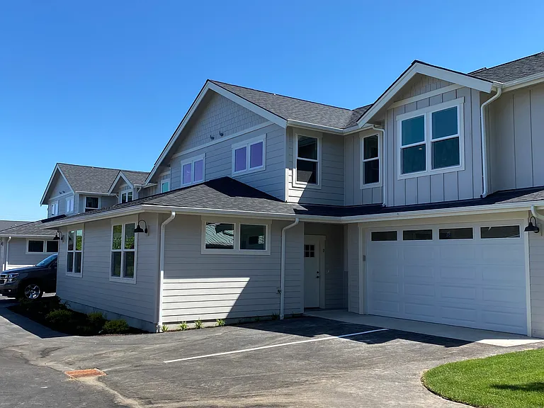 2058 Aaron Dr — Photo 8