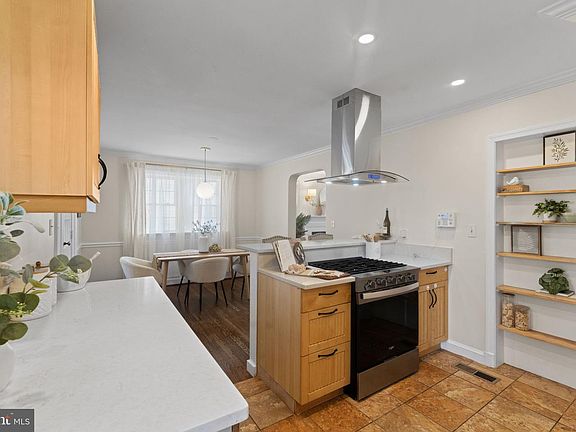 5th image of 617 Lycoming St