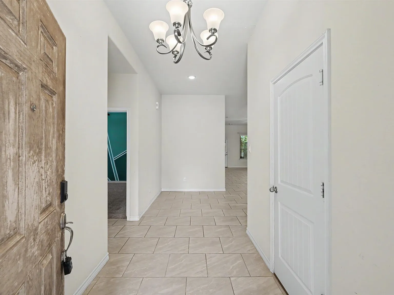 3 bed, 2.0 bath, 1989 sqft, $2,150 — Photo 3