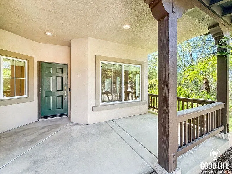 4 bed, 2.0 bath, 1913 sqft, $4,600 — Photo 2