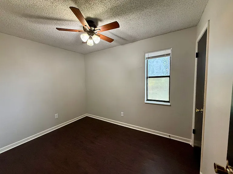 4717 Samantha Ave — Photo 5