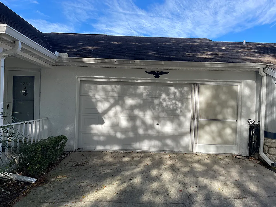 2 car garage with sliding screen door