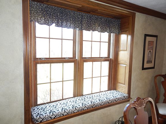 4th image of 609 Primrose Ln