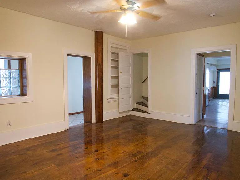 1020 Ferry St — Photo 9