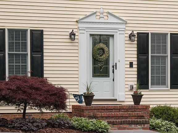 4th image of 18524 Essex Dr