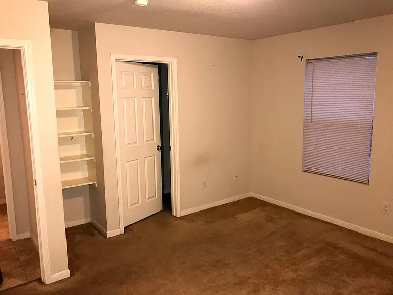 Master bedroom - 2nd view