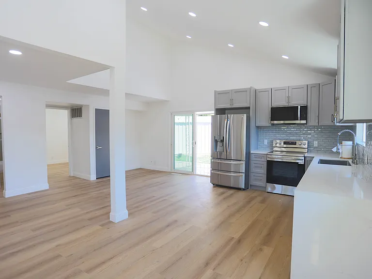 3330 Claudia Dr — Photo 9