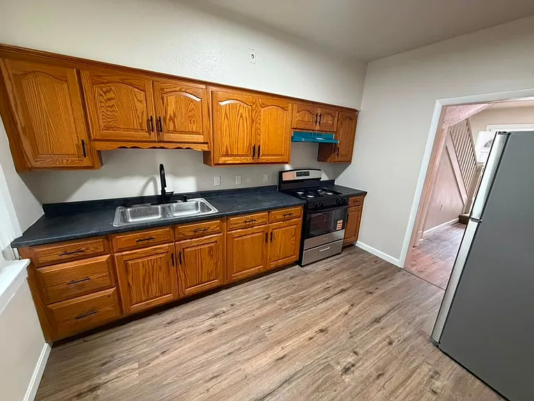 740 Middle Ave — Photo 2