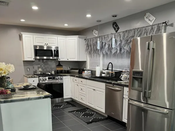 697 Porchtown Rd, Franklinville, NJ 08322