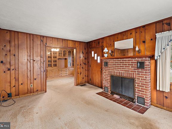 4th image of 106 Sussex Ave