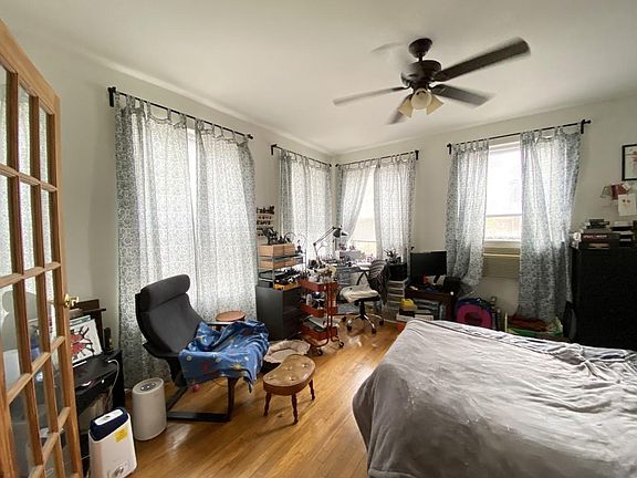 3rd image of 5528-30 N Kenmore Ave #201
