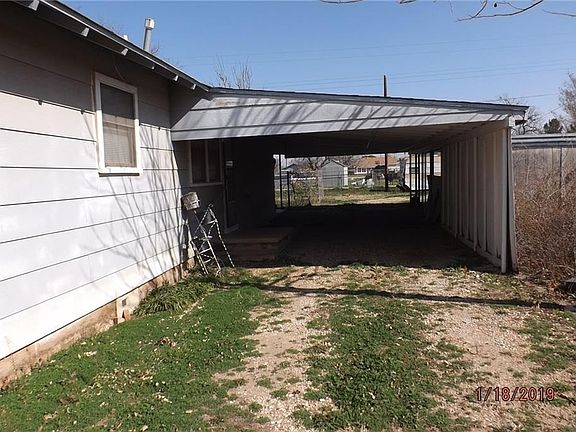 3rd image of 425 NW Avenue B