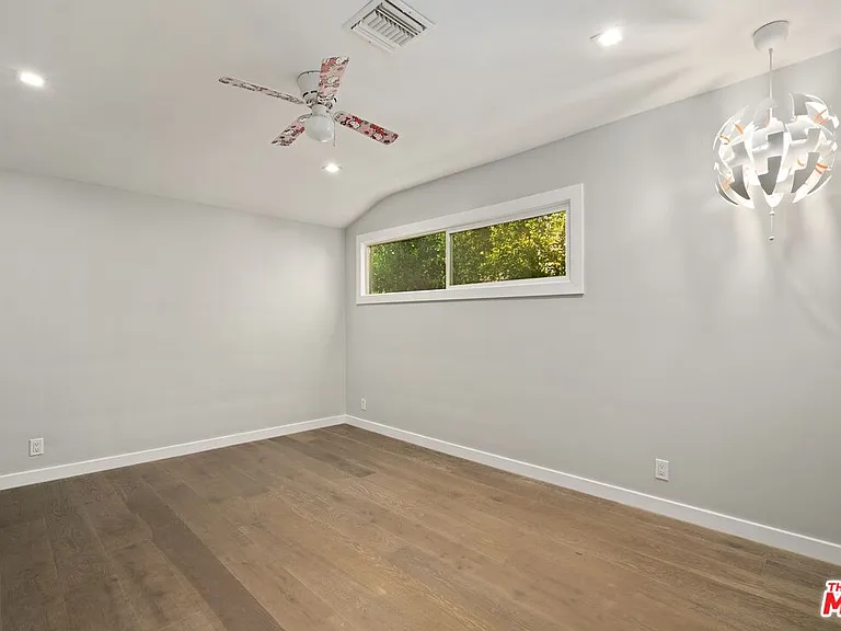 22263 Buena Ventura St — Photo 8