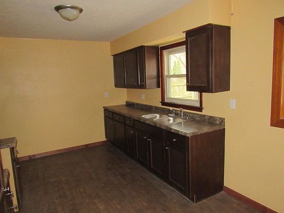 2nd image of 3009 Jean St