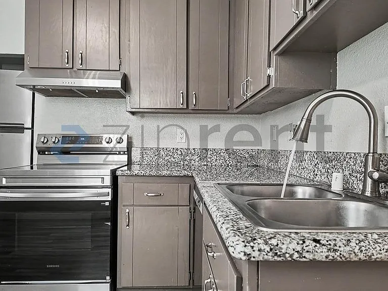 517 13th St #B — Photo 15
