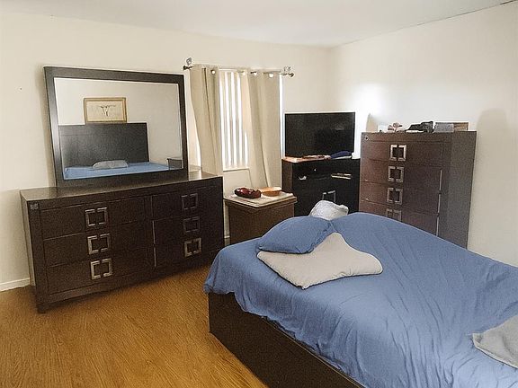 3rd image of 598 Shepherd Avenue