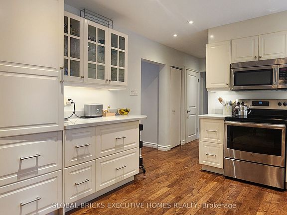 5th image of 23 Whitefriars Dr