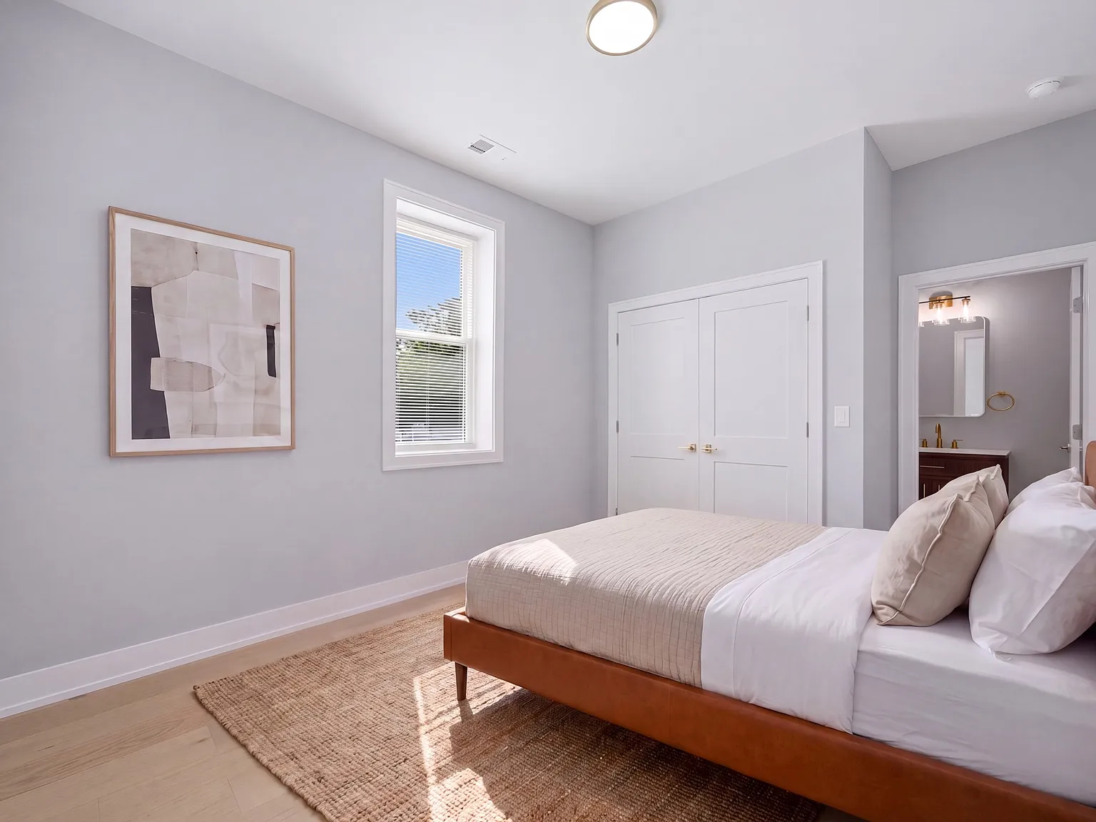 2442 W Wilson Ave — Photo 4