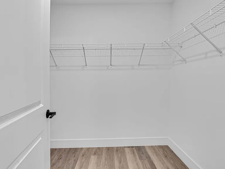 402 Roberts Aly — Photo 8