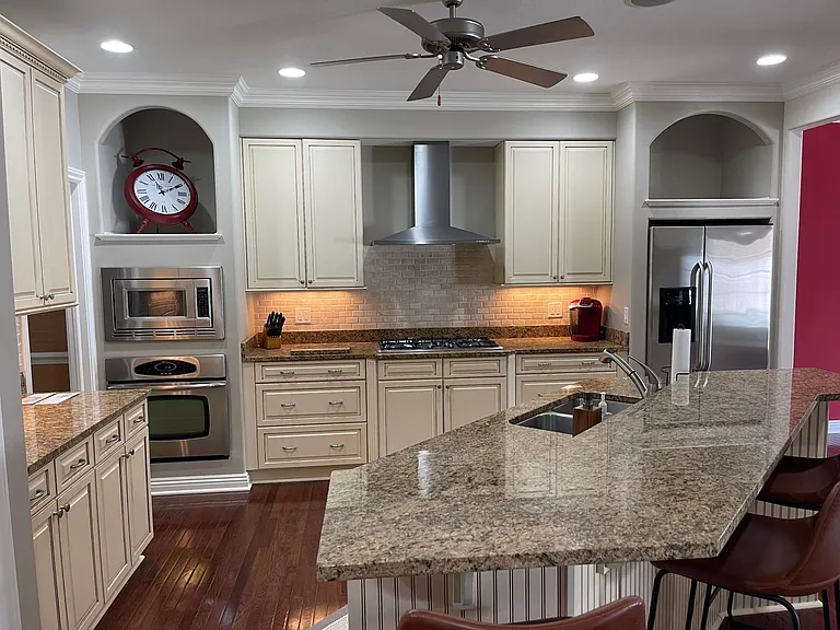 402 Georgetowne Ct — Photo 8